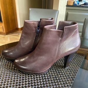 Paul Green leather ankle booties